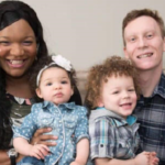 黒人女性に起きた奇跡！！青い目と白い肌の赤ちゃん出産確率は？